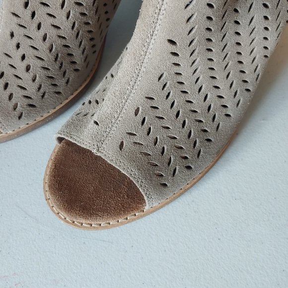 Toms Bootie "EUC" - Picture 3 of 15